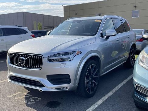 Used 2022 Volvo XC90 T6 Momentum w/ Advanced Package AWD/4WD image 2