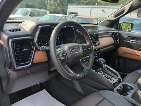 Used 2024 GMC Canyon AT4 w/ AT4 Premium Package AWD/4WD image 17