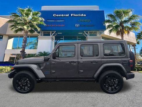 Certified 2025 Jeep Wrangler Unlimited Sahara w/ Safety Group image 8