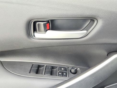Used 2023 Toyota Corolla SE FWD image 38