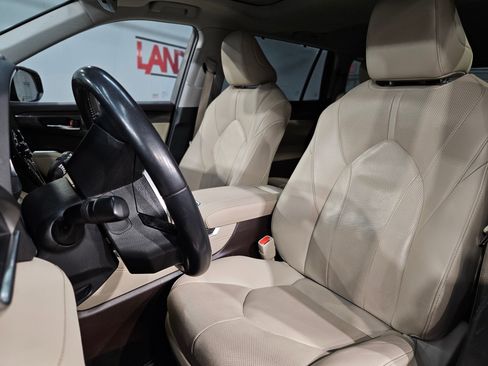 Used 2020 Toyota Highlander Limited image 24