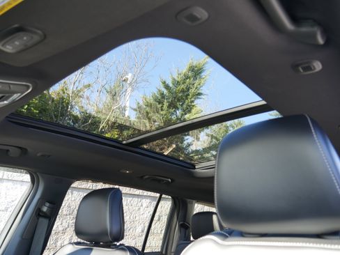 Used 2024 Jeep Grand Cherokee L Limited w/ Black Appearance Package image 18