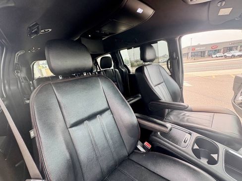 Used 2018 Dodge Grand Caravan GT FWD image 32