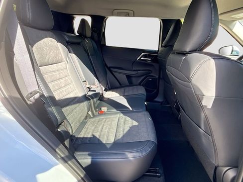 New 2026 Mitsubishi Outlander SE image 27