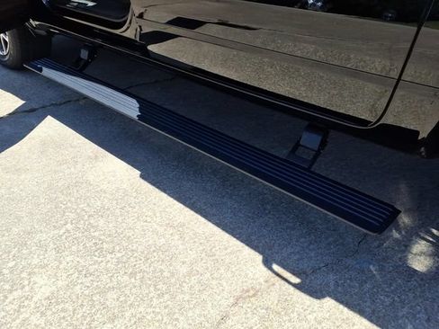 New 2026 RAM 1500 Laramie AWD/4WD image 19