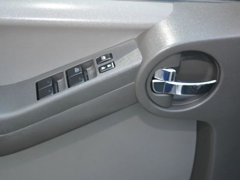Used 2010 Nissan Xterra S image 26