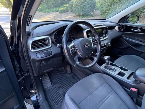 Used 2019 Kia Sorento LX w/ LX Convenience Package image 20