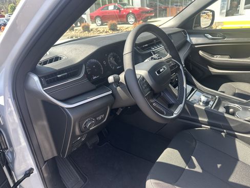 New 2025 Jeep Grand Cherokee L Laredo w/ Luxury Tech Group I image 15