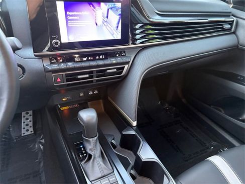 Used 2025 Toyota Camry SE image 14