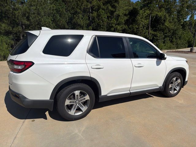 Used 2025 Honda Pilot EX-L image 10