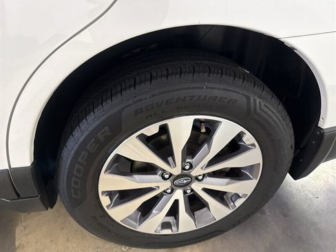 Used 2018 Subaru Outback 2.5i Touring AWD/4WD image 11