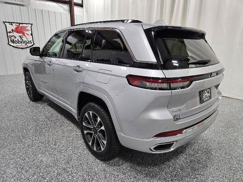 Used 2023 Jeep Grand Cherokee Overland AWD/4WD image 7