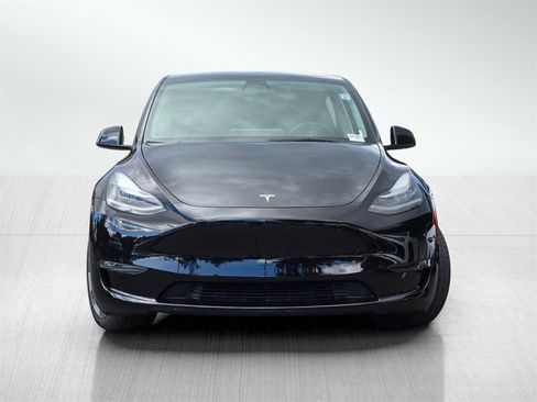 Used 2023 Tesla Model Y Long Range image 2