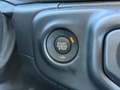 Used 2021 Jeep Gladiator Sport image 21