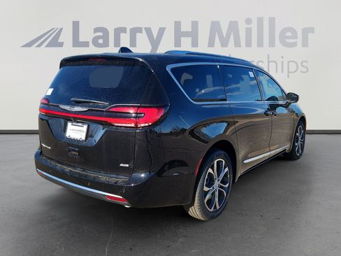 New 2026 Chrysler Pacifica Pinnacle image 6