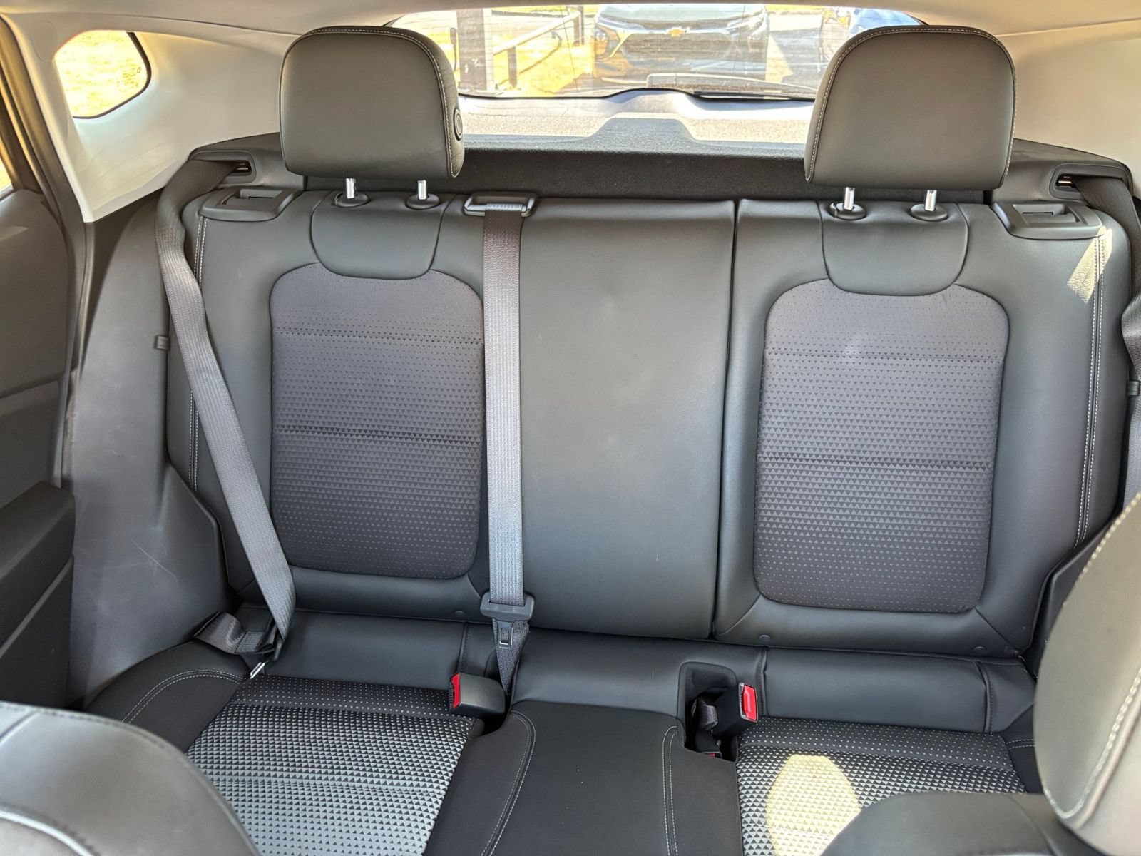 Used 2025 Chevrolet Trax LT w/ LT Convenience Package FWD image 37