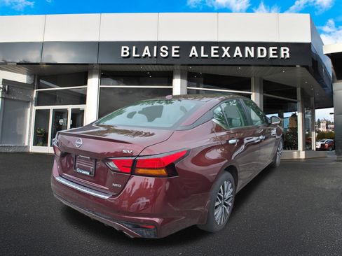 Used 2023 Nissan Altima 2.5 SV w/ SV Premium Package AWD/4WD image 2