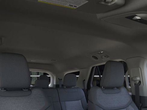 New 2025 Ford Explorer Active image 22