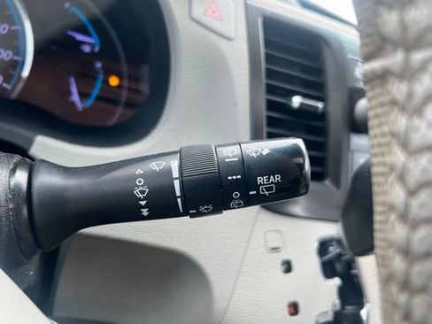 Used 2011 Toyota Sienna XLE w/ Entertainment Pkg FWD image 16