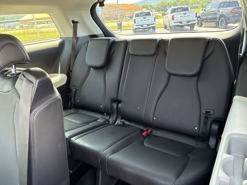 Used 2024 Kia Carnival LX FWD image 22