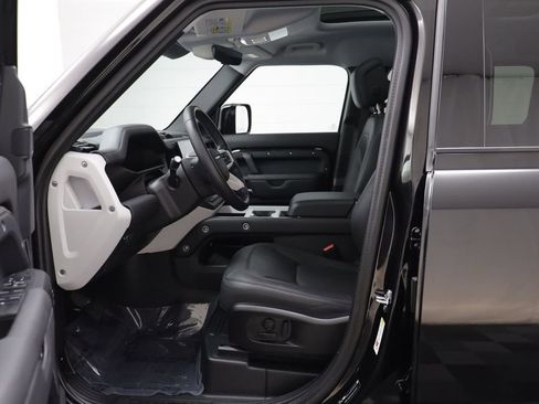 Used 2025 Land Rover Defender 110 S image 5
