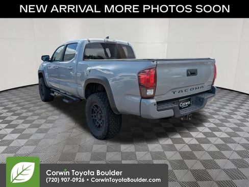 Used 2018 Toyota Tacoma TRD Off-Road w/ Technology Package AWD/4WD image 5