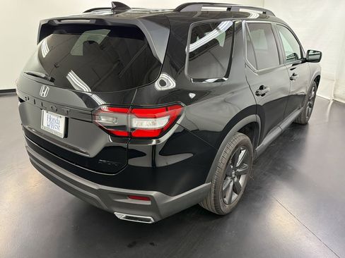 Certified 2023 Honda Pilot Sport image 9