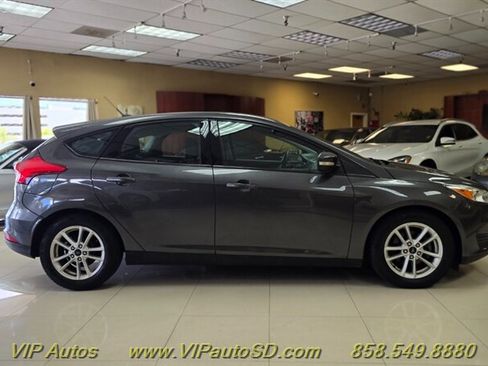 Used 2015 Ford Focus SE FWD image 5