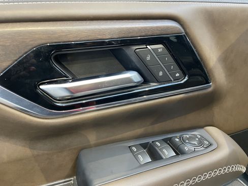 Used 2025 GMC Yukon XL Denali Ultimate w/ LPO, Floor Liner Package AWD/4WD image 17