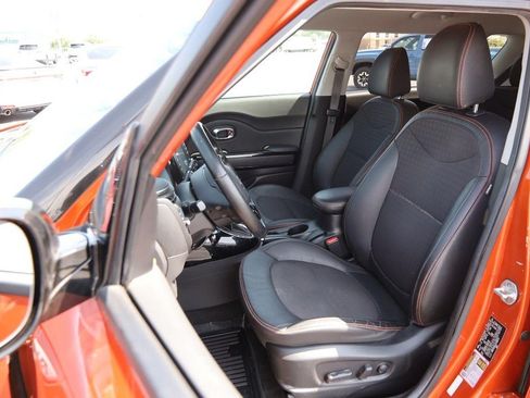 Used 2018 Kia Soul ! w/ Tech Package FWD image 8