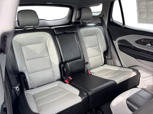 Used 2024 GMC Terrain SLT image 23