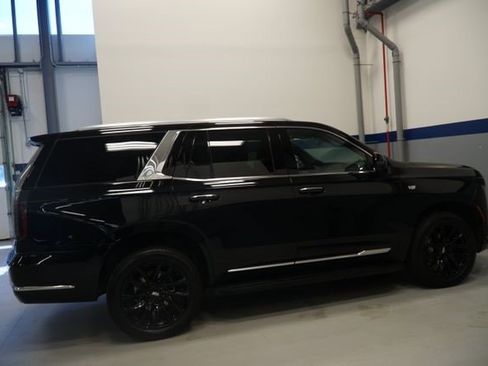 Certified 2025 Cadillac Escalade Premium Luxury AWD/4WD image 11