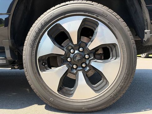 Used 2022 Ford F150 Lightning Platinum AWD/4WD image 21