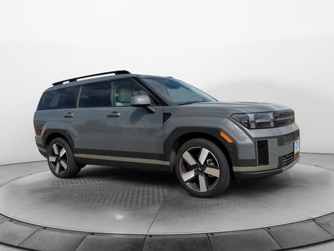 Used 2025 Hyundai Santa Fe Limited image 2