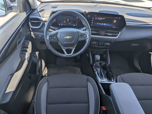Used 2025 Chevrolet TrailBlazer LT w/ Convenience Package FWD image 15