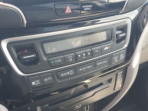 Used 2019 Honda Pilot Touring image 29
