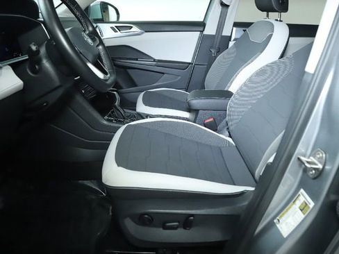 Used 2025 Volkswagen Taos SE image 19