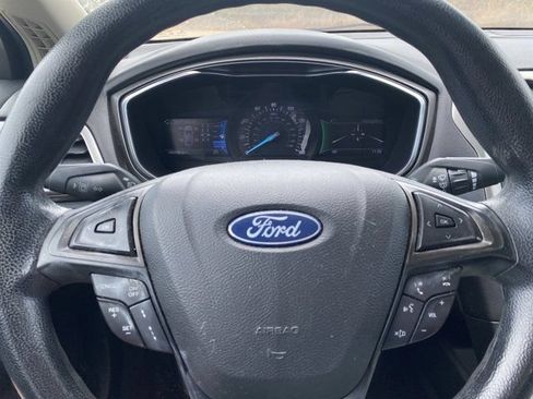 Used 2020 Ford Fusion SE FWD image 16