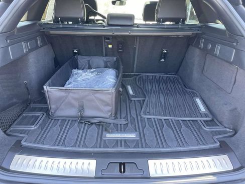 Used 2023 Land Rover Range Rover Velar S AWD/4WD image 18