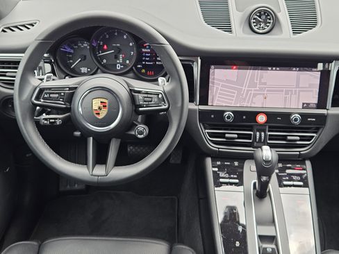 Used 2026 Porsche Macan image 25