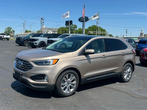Used 2020 Ford Edge Titanium w/ Equipment Group 301A FWD image 2