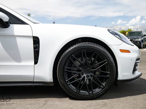 Used 2018 Porsche Panamera 4 AWD/4WD image 37