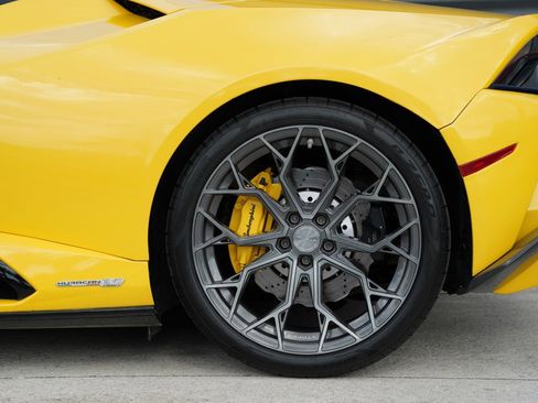 Used 2022 Lamborghini Huracan EVO image 18