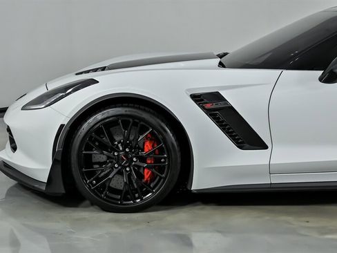 Used 2016 Chevrolet Corvette Z06 w/ 3LZ Preferred Equipment Group RWD image 7