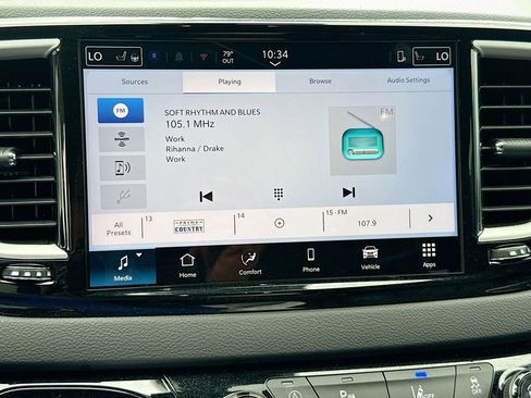 Used 2026 Chrysler Pacifica Select image 16