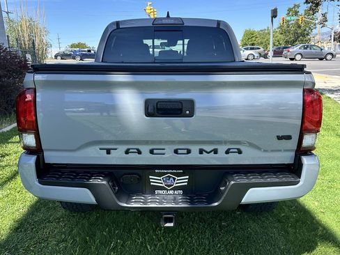 Used 2018 Toyota Tacoma TRD Sport AWD/4WD image 8