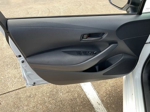 Used 2025 Toyota Corolla LE image 14