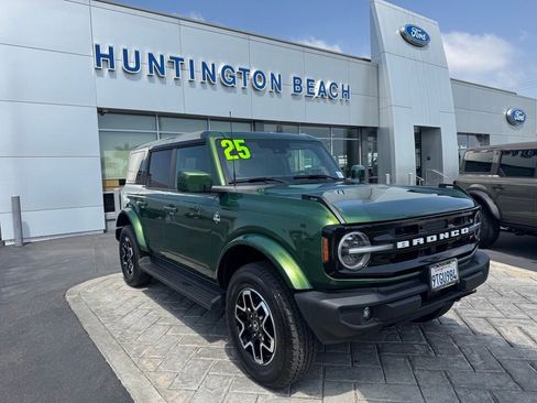 Used 2025 Ford Bronco Outer Banks AWD/4WD image 1
