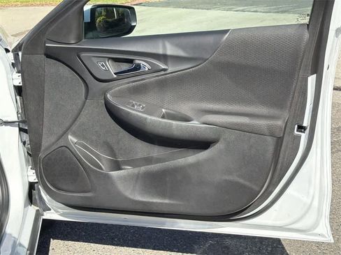 Used 2024 Chevrolet Malibu LT image 40