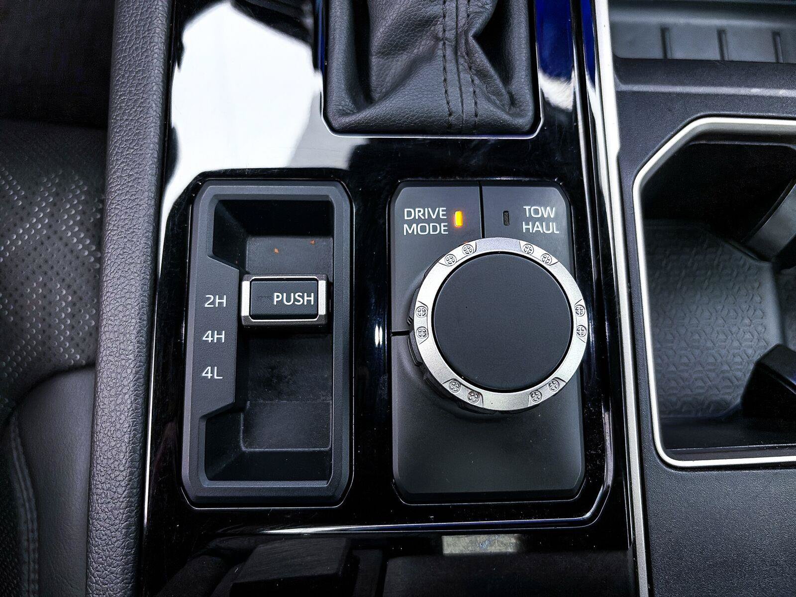 Used 2025 Toyota Tundra Limited AWD/4WD image 33
